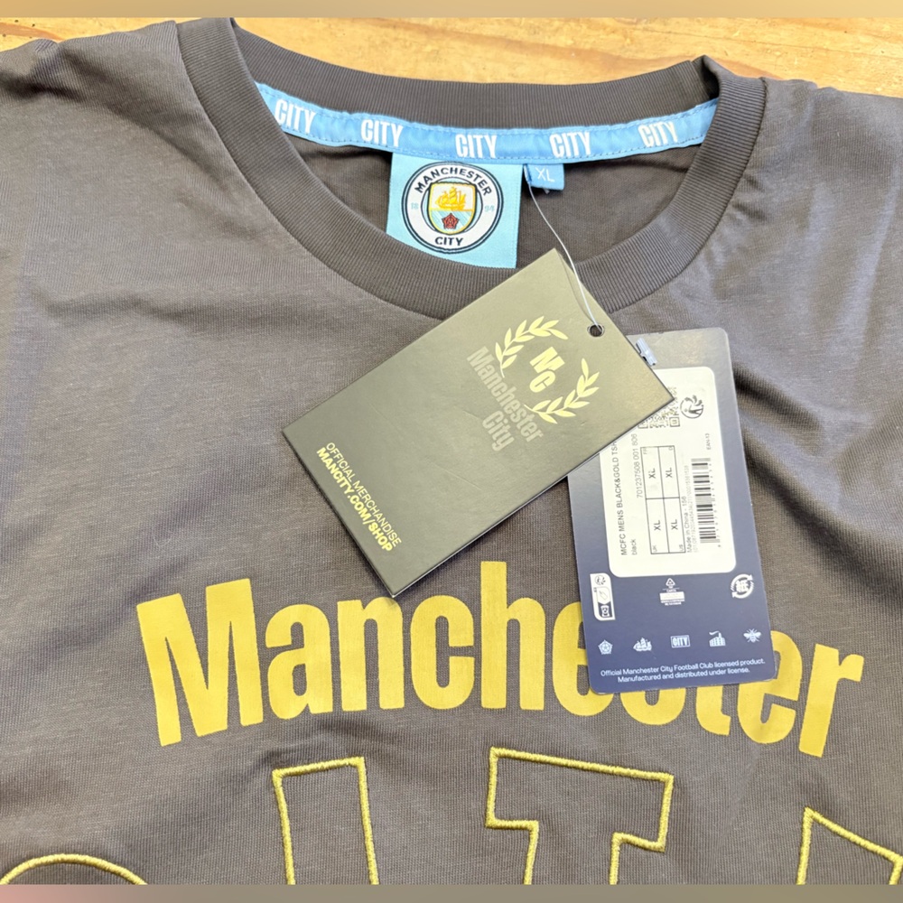 Manchester City official NWT t shirt men’s XL